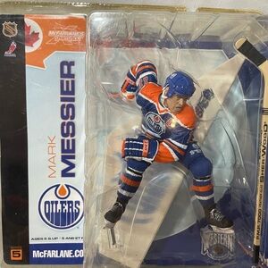 McFarlane hockey figure. Mark messier.